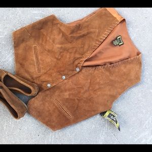 A.J. Size 2X new w/ tags missing a snap,suedevest